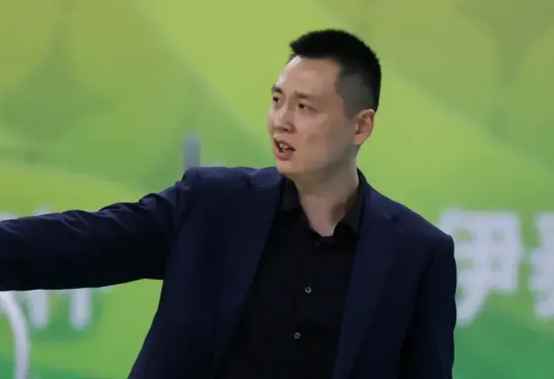 卢伟：偰李永炜场上的组织让今天我们能尝试使用双塔阵容