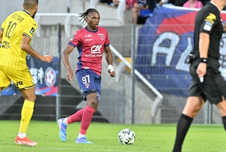 皇冠网-记者:若雅凯转会切尔西,雷恩有意引进克雷斯韦尔作为替代